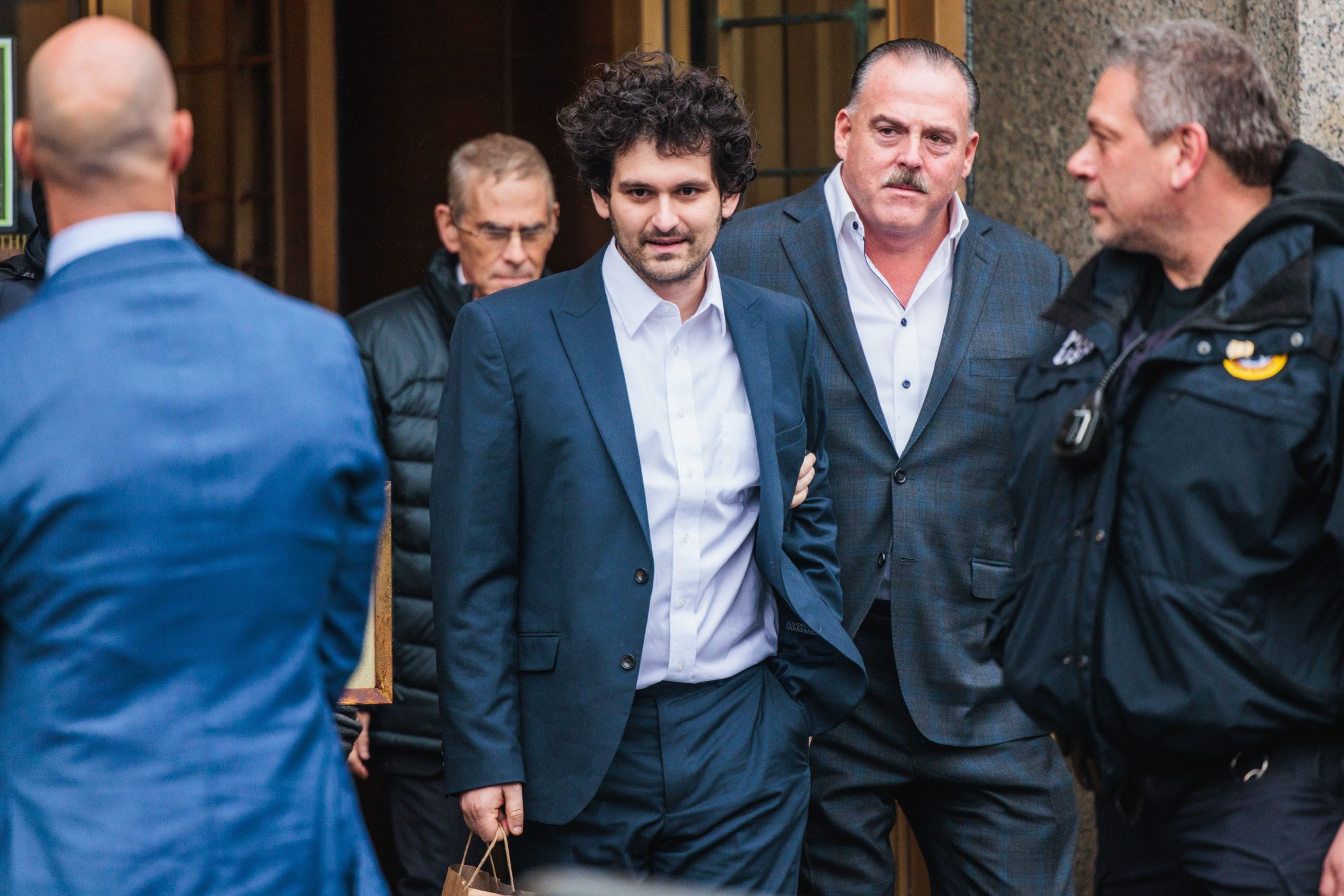 Bankman-Fried's 'blame Ellison' defense undercut by his FTX co-founder's plea deal - Vimarsana News