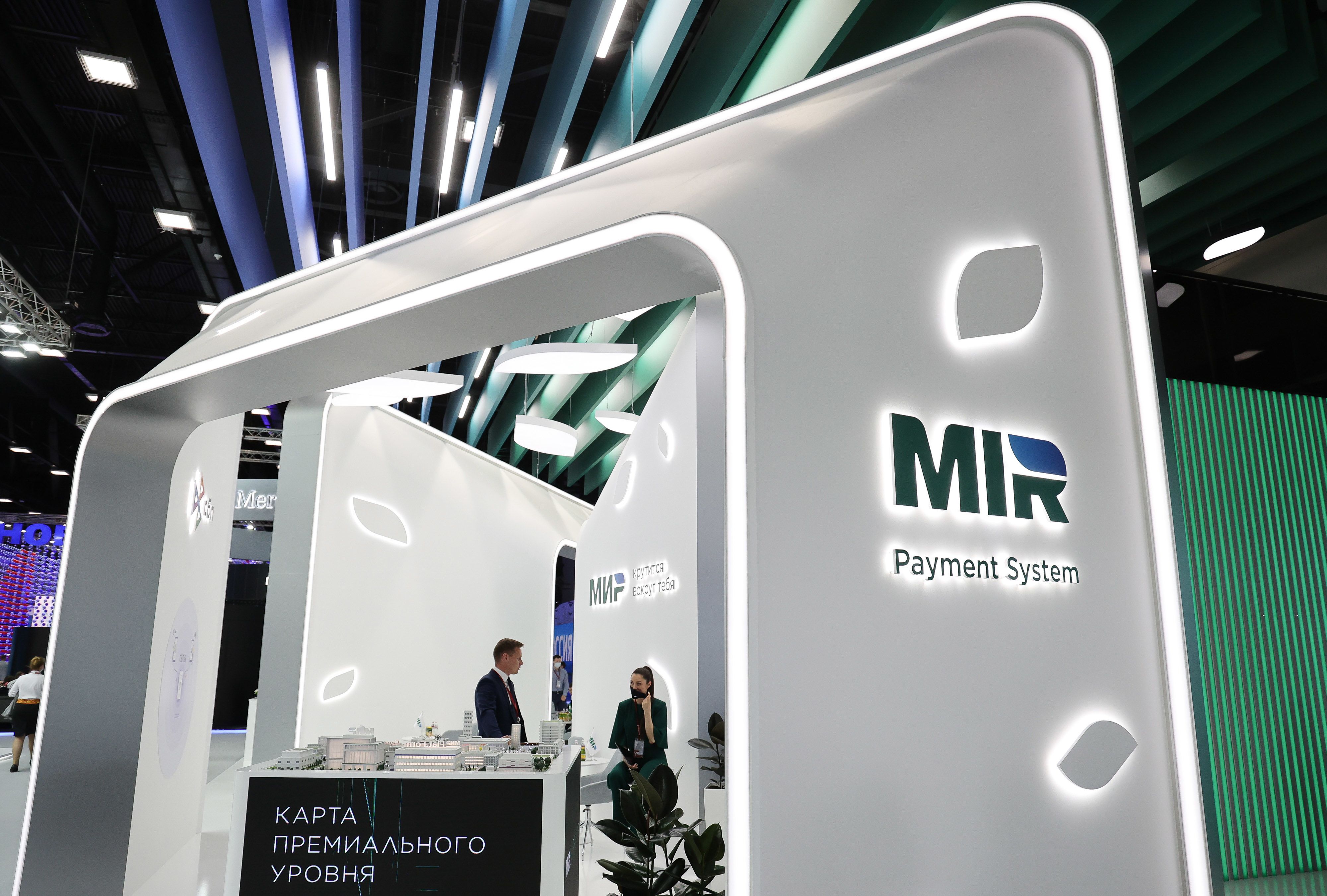 U.S. sanctions threat zaps Russia's homegrown Mir cards in setback - Vimarsana News