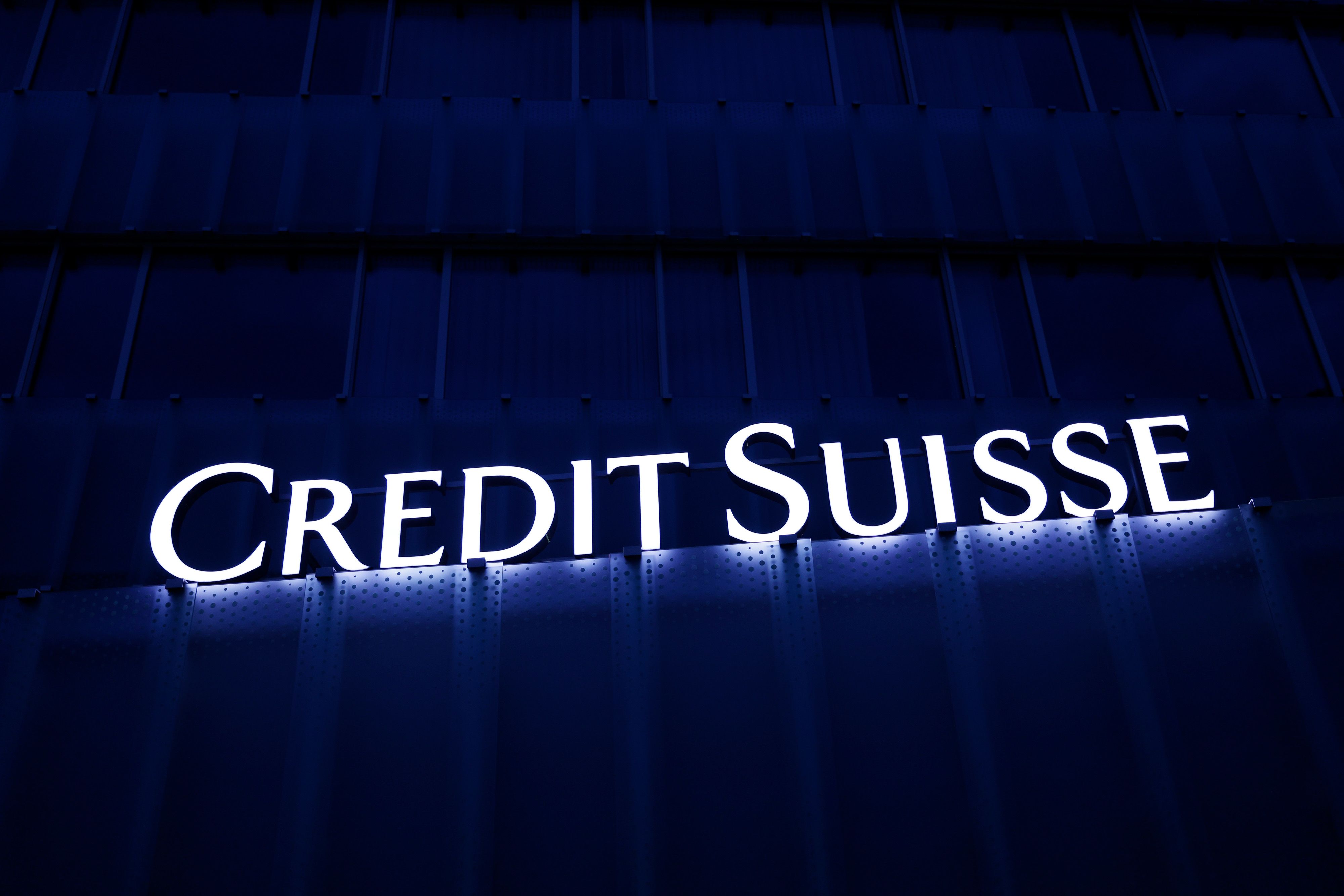 Credit Suisse weighs 50% cut to bonus pool after tough year - Vimarsana News