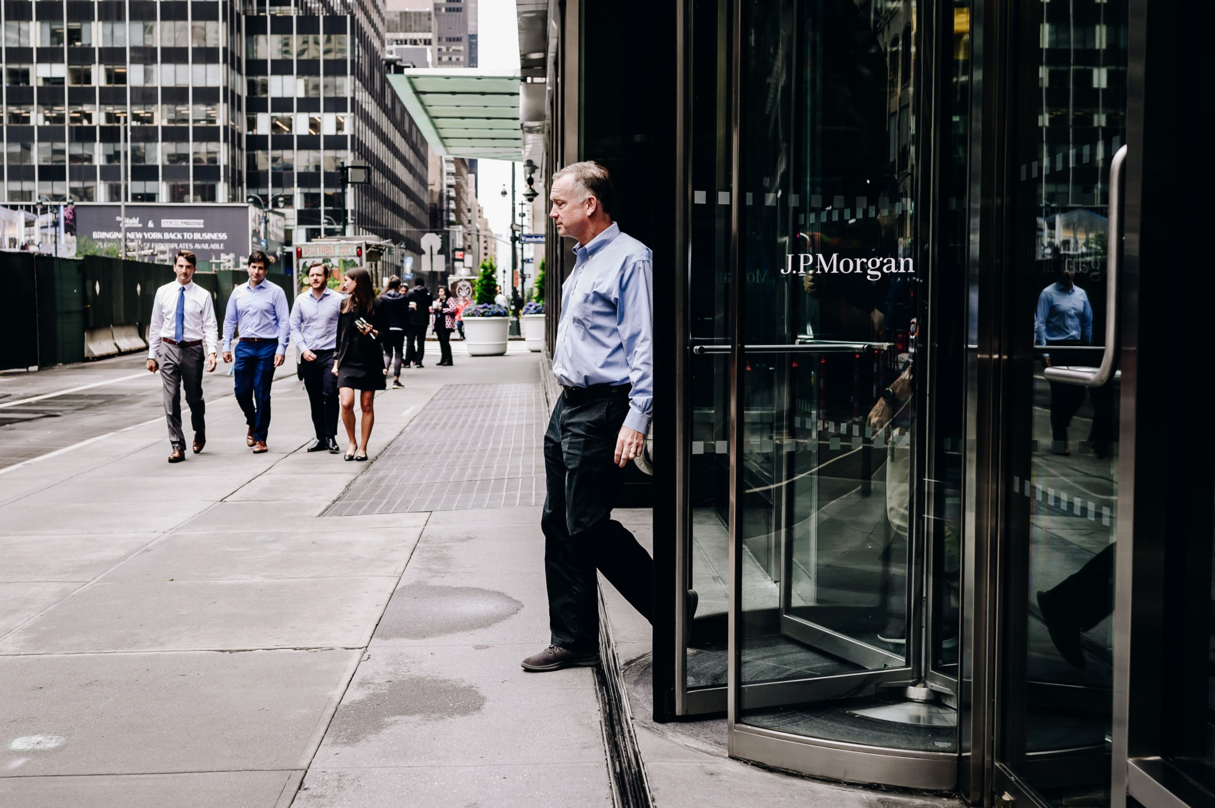 Hunger Games on Wall Street: J.P. Morgan financial advisors brawl with private bankers over ultra-rich clients, lawsuit alleges - Vimarsana News