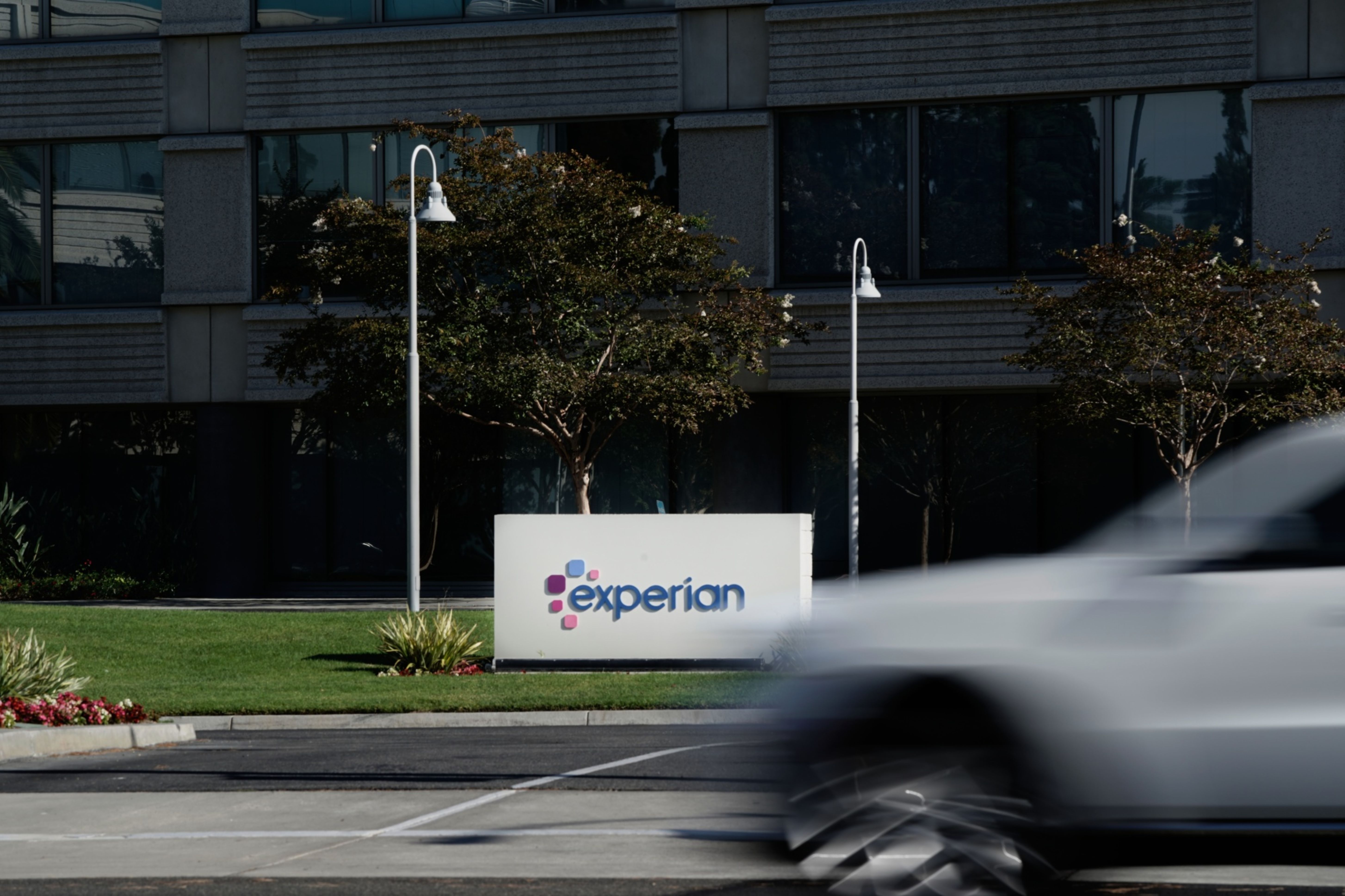 'Small' Experian breach gave savvy fraudsters access to credit reports - Vimarsana News