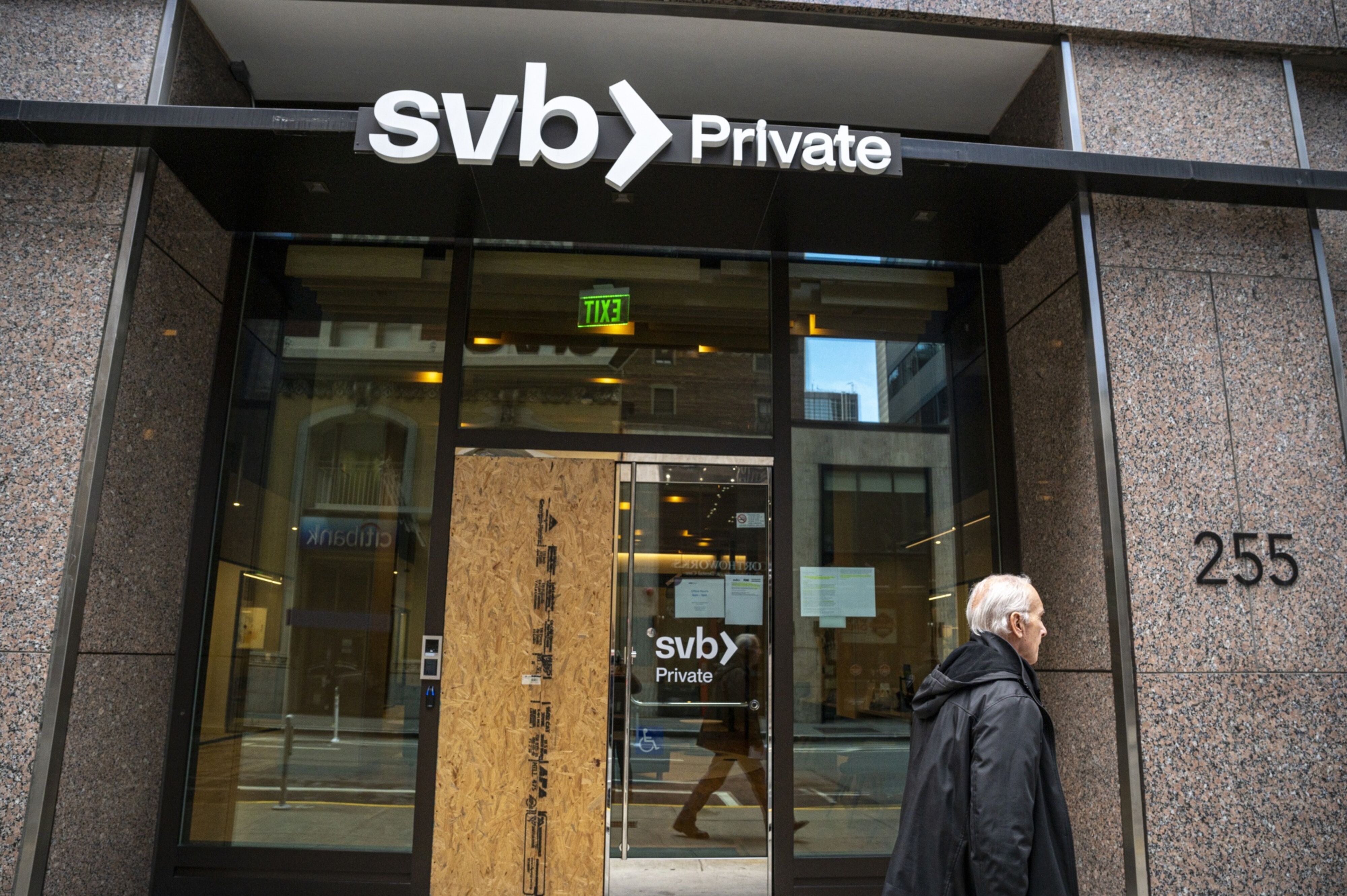 Rush is on: Industry recruiters waste no time pursuing SVB advisors - Vimarsana News