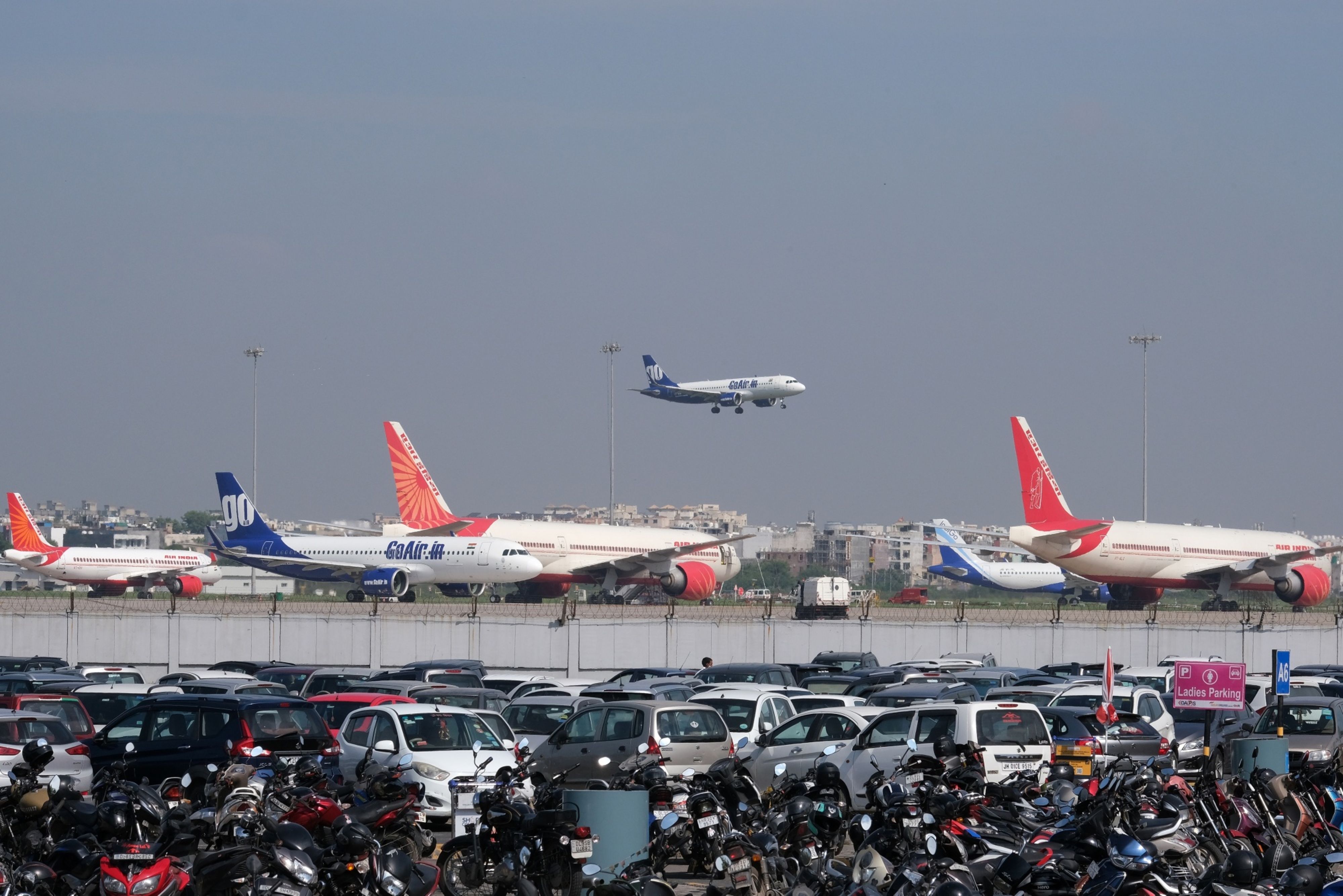Six big banks team up to aid aviation industry's climate transition - Vimarsana News