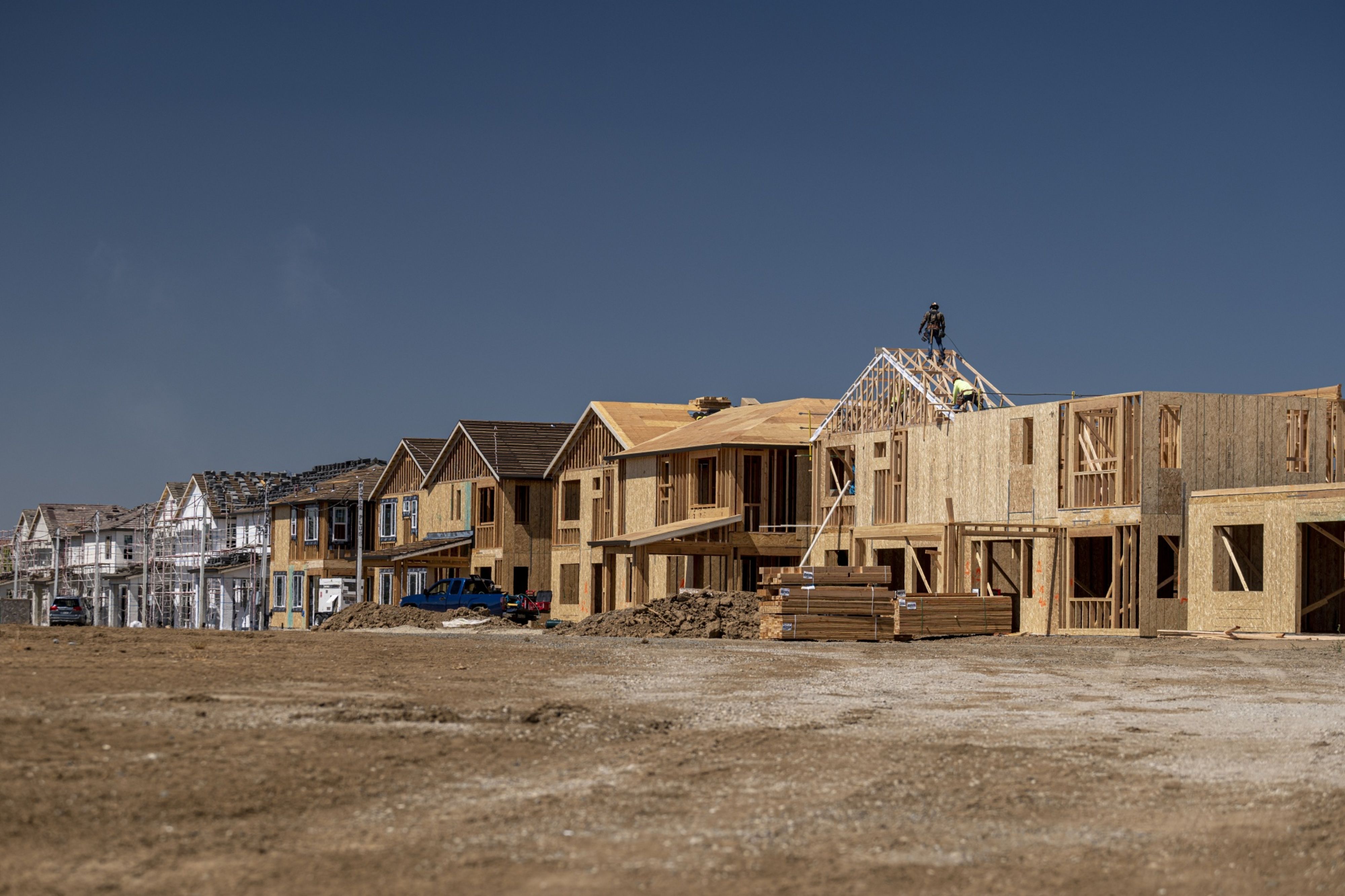 Beleaguered homebuilder stocks hit by wave of analyst downgrades - Vimarsana News