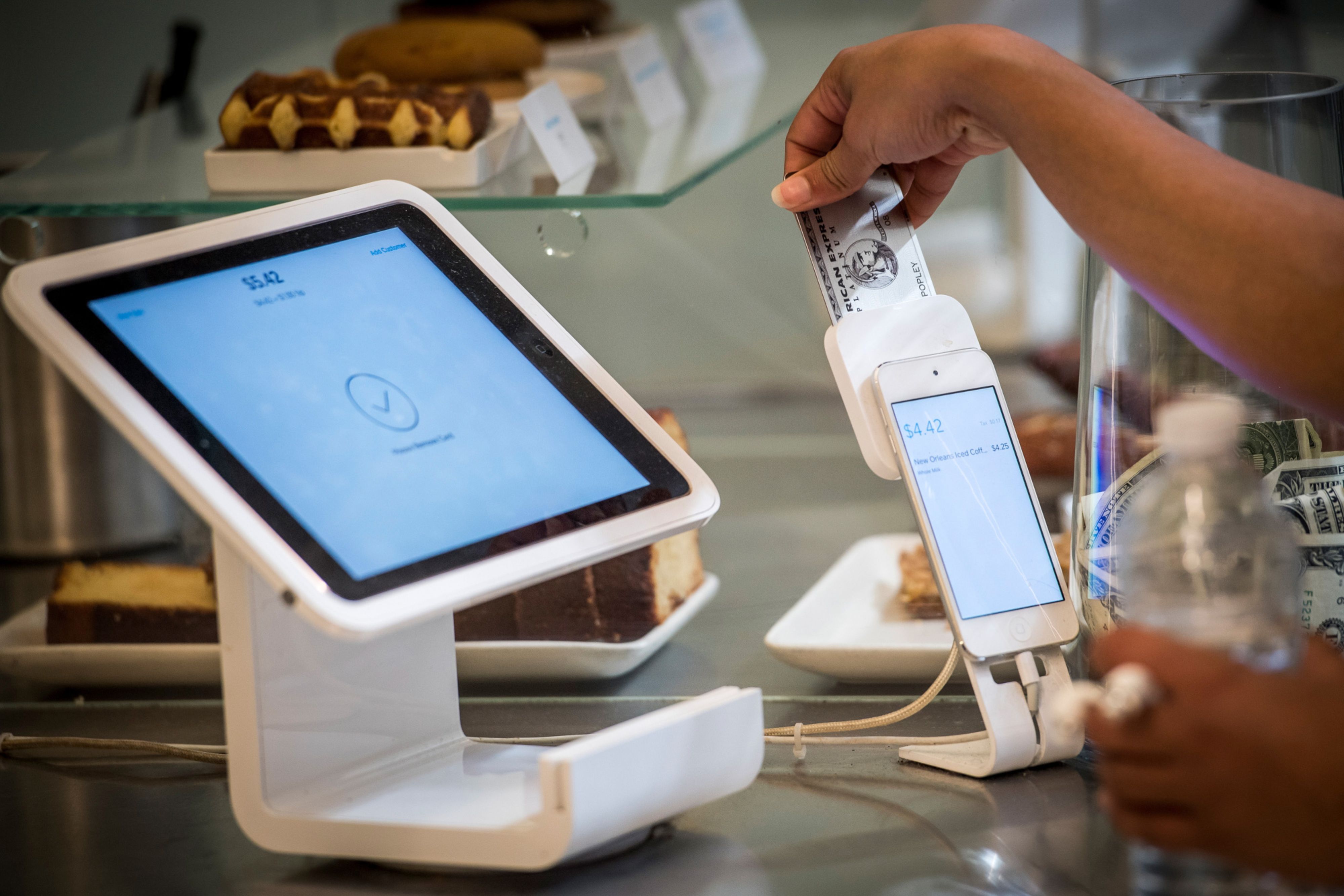 Cash is no longer king in the U.S., but will it ever go away? - Vimarsana News
