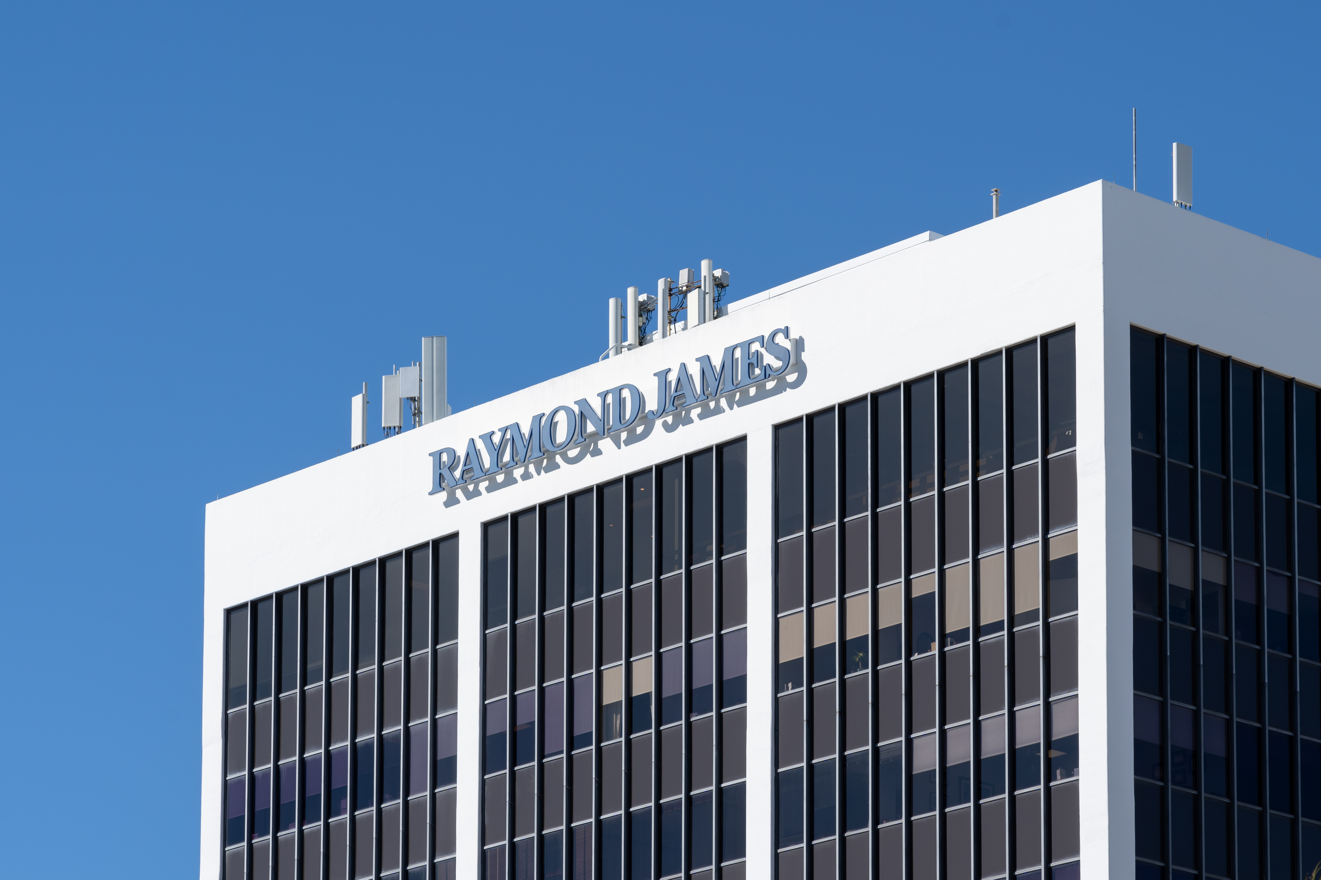 Raymond James closes another record quarter for wealth revenue - Vimarsana News