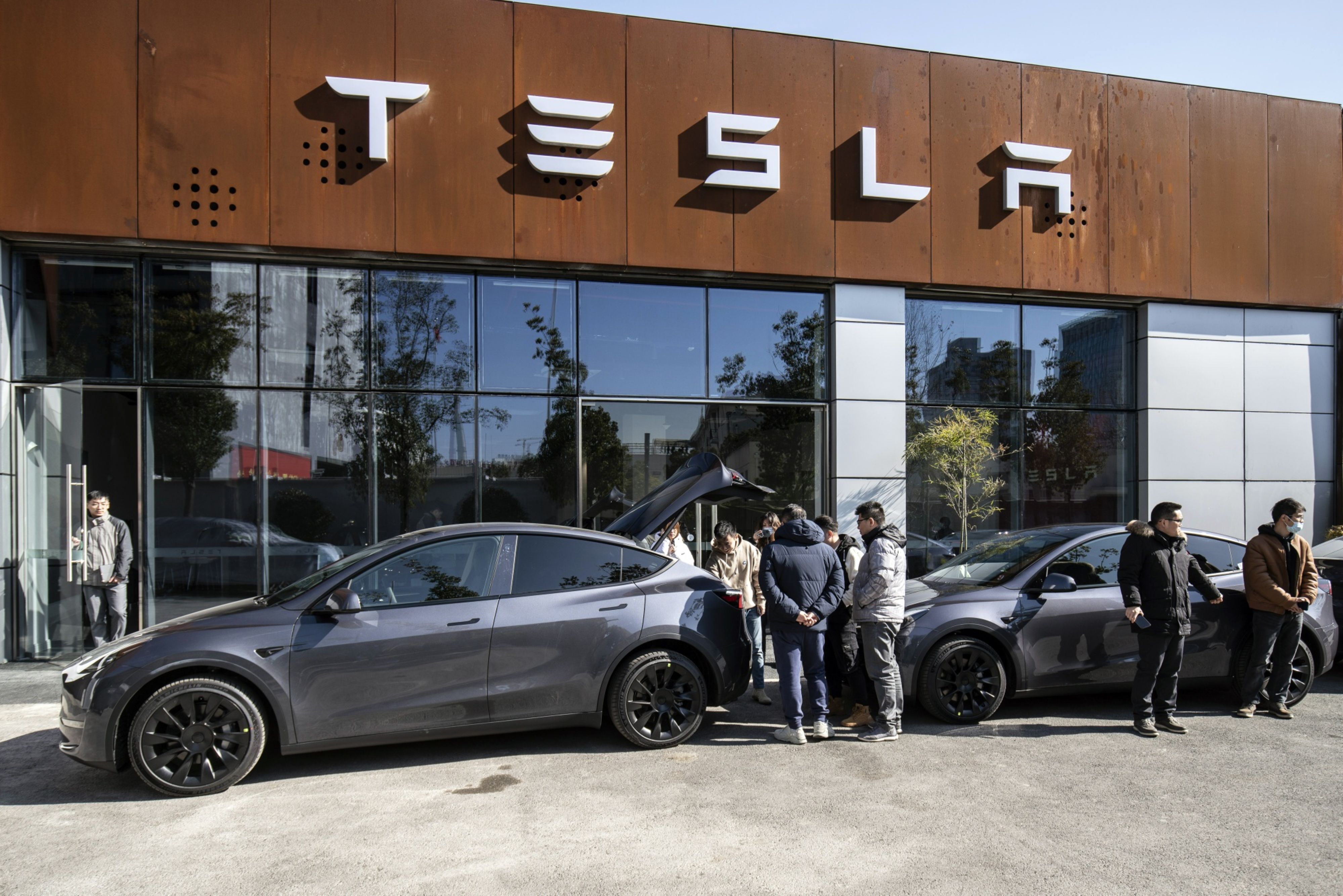 Tesla volume dings crypto exchanges; Swift's interest in digital yuan - Vimarsana News