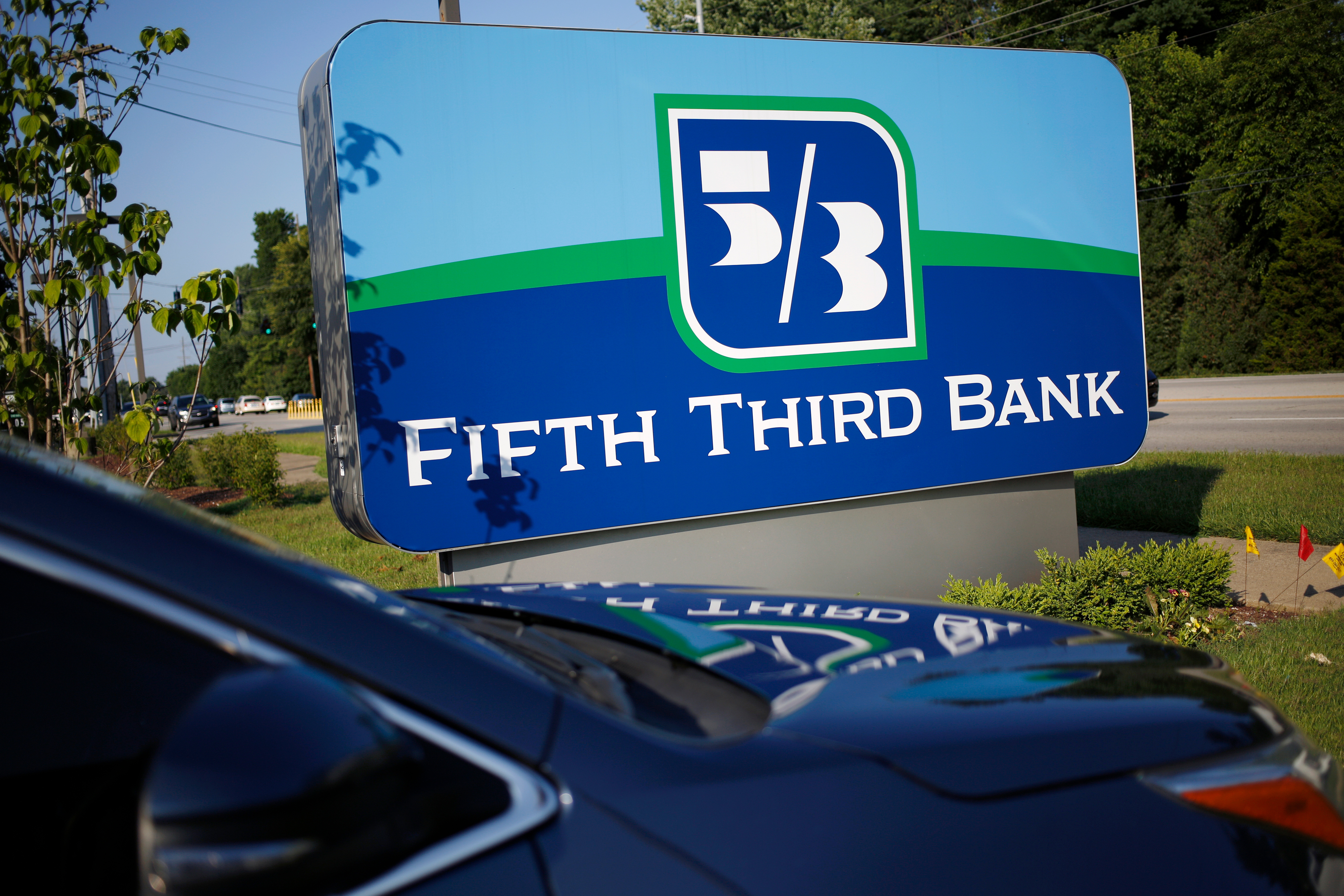 Fifth Third, awash in deposits, expects both loan growth and runoff - Vimarsana News