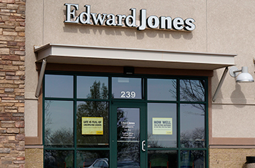 New Edward Jones discrimination case involves advisor pay - Vimarsana News