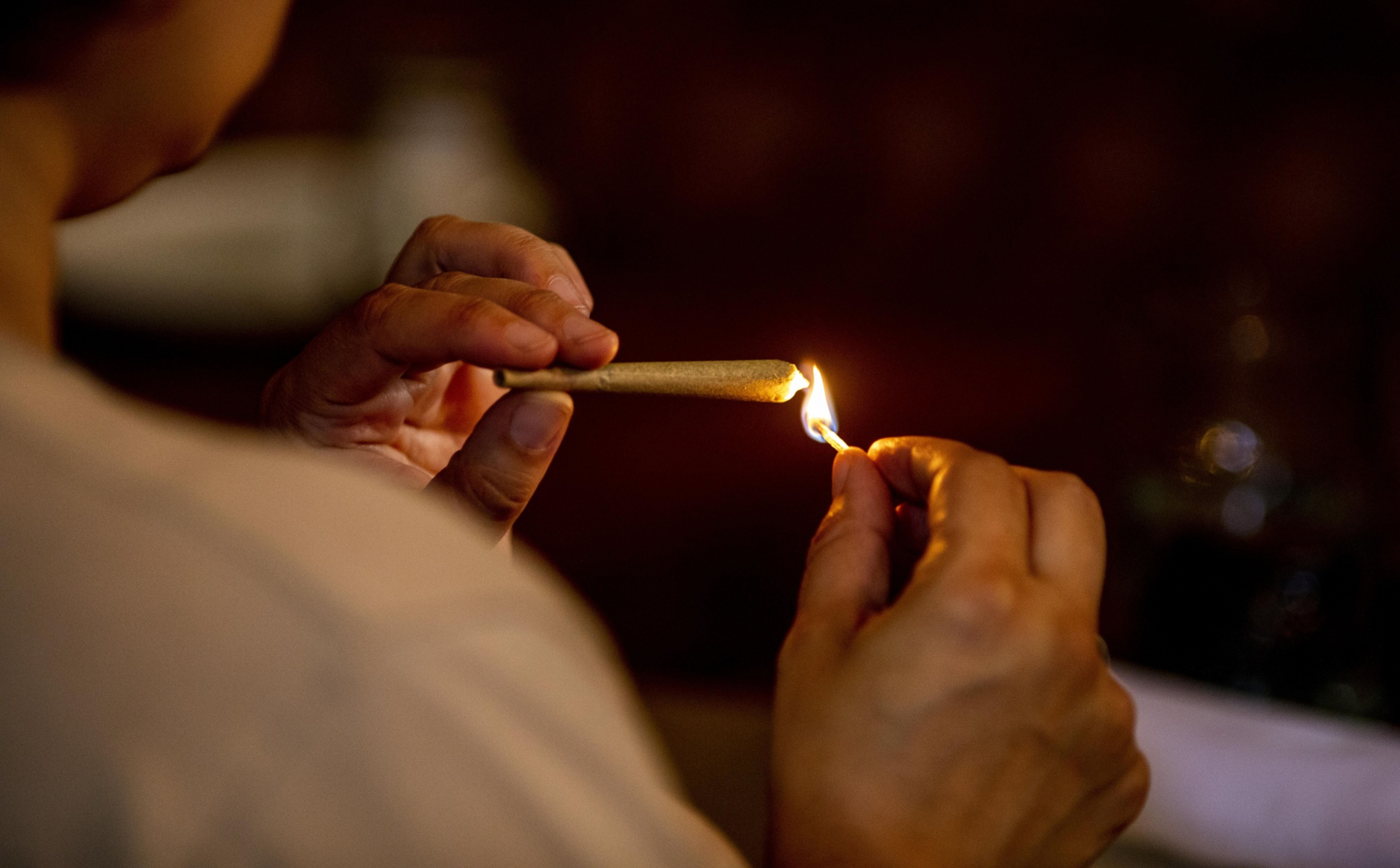 Weed shops switch to cash after cashless ATM crackdown - Vimarsana News