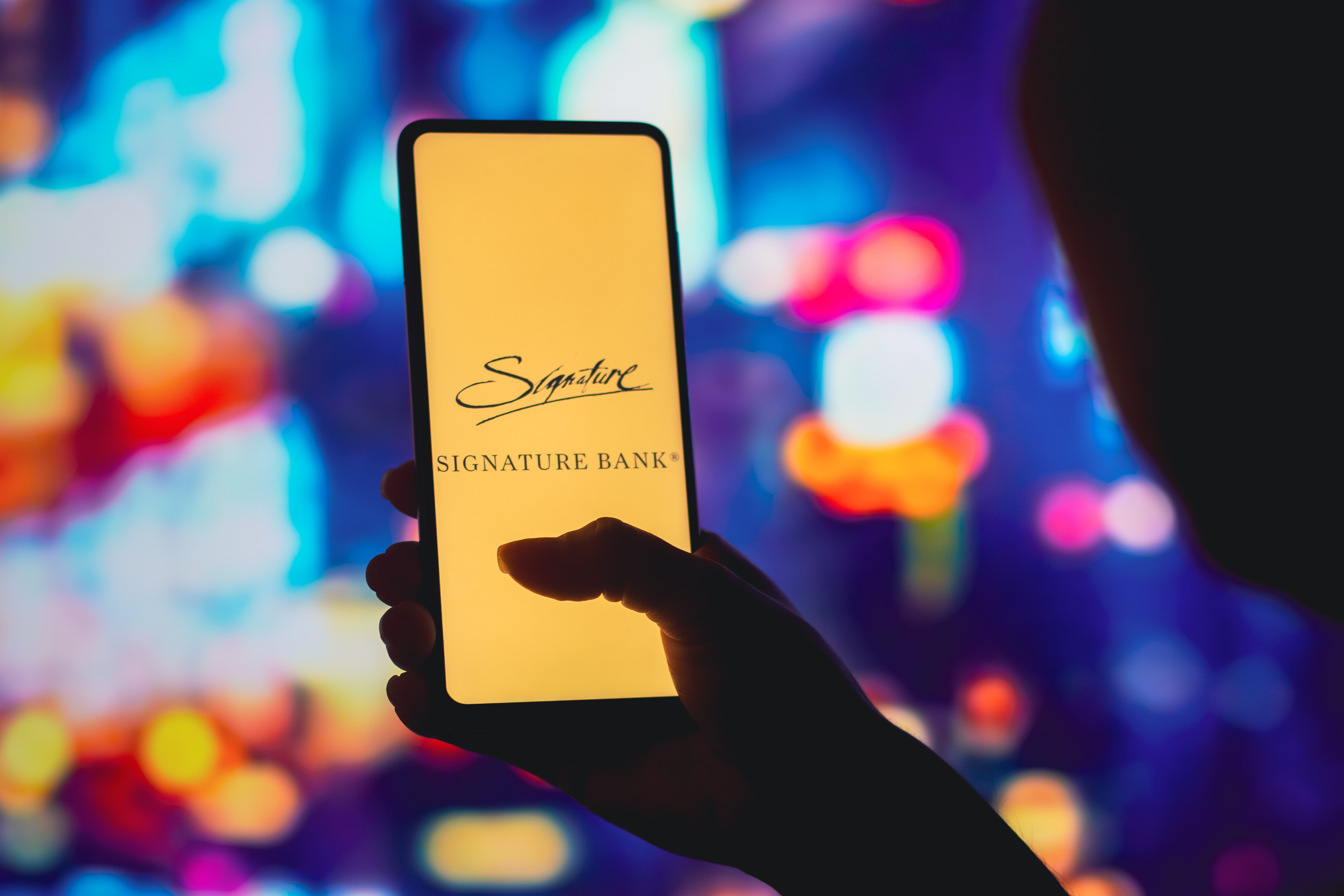 Signature Bank's deposits plummet as it scales back crypto exposure - Vimarsana News
