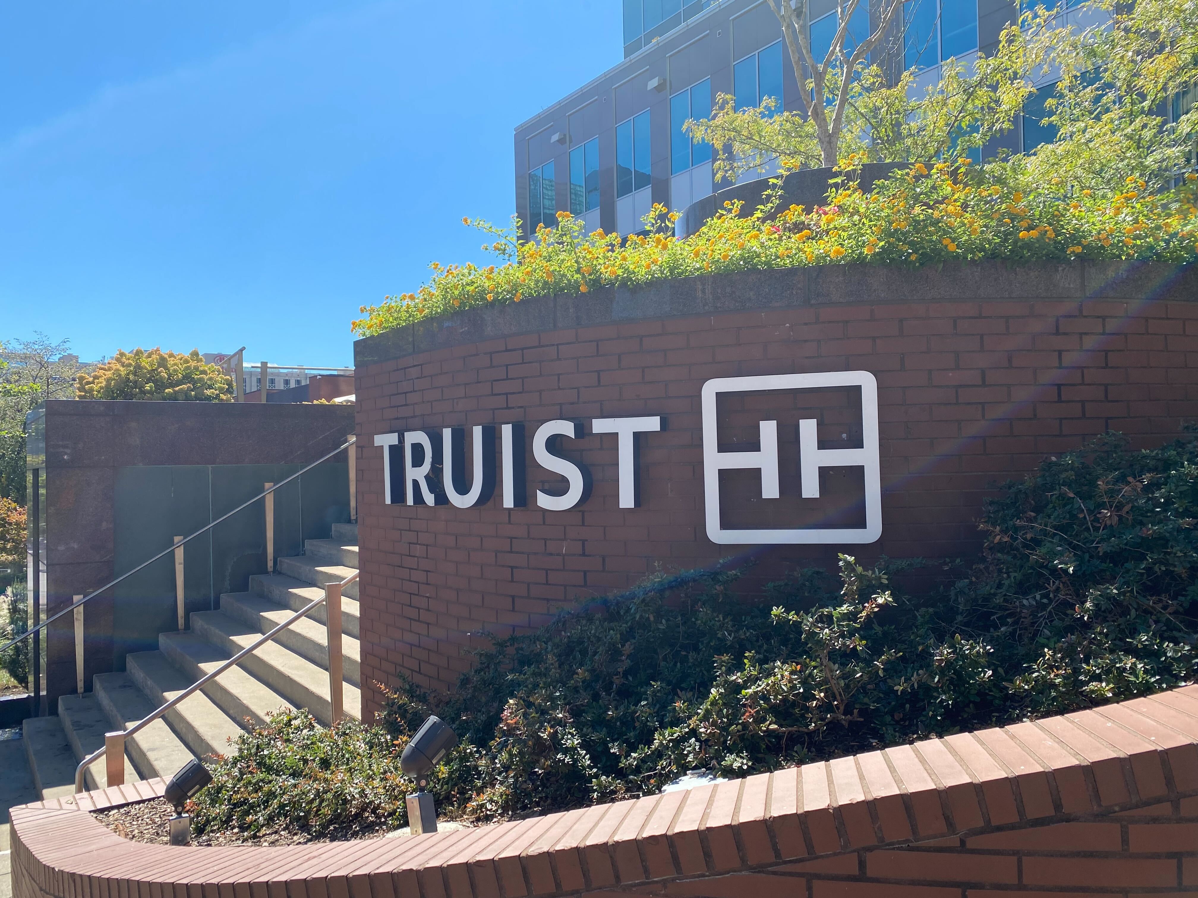 Truist's partial sale of insurance unit paves way for growth, CEO says - Vimarsana News