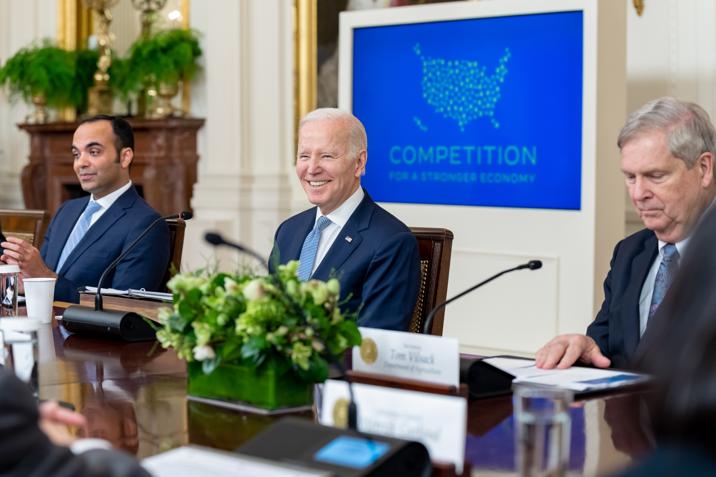 Banks decry CFPB $8 late fee, say small-business review needed - Vimarsana News