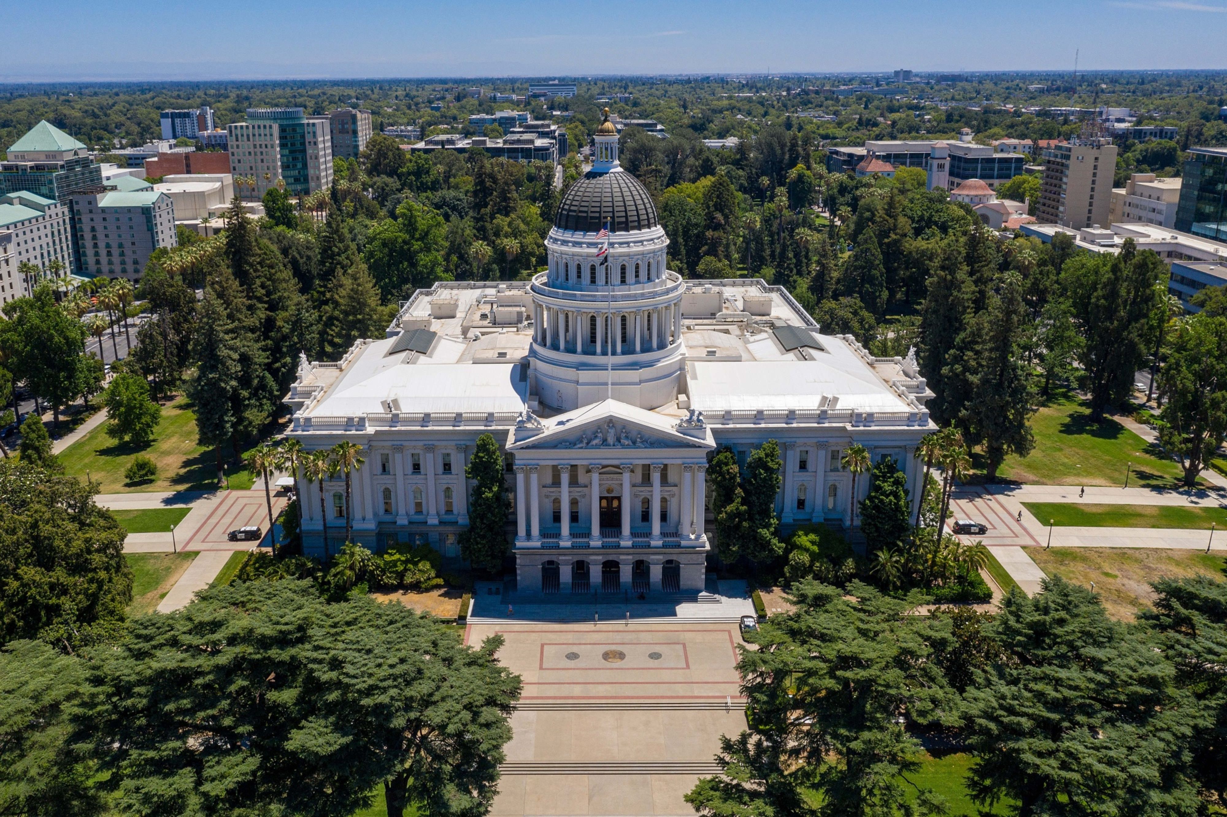 California keeps refunding, sending Far West to big volume gain - Vimarsana News