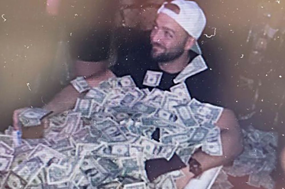 Ohio man seen in bathtub of cash admits theft of Bitcoin held by IRS - Vimarsana News