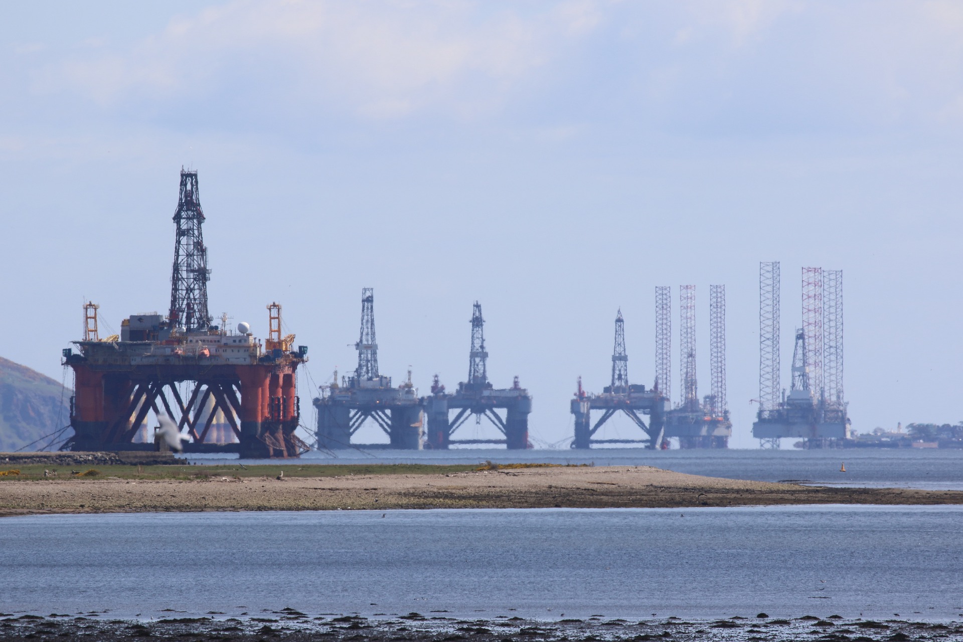 Top 200 "carbon clean" companies outperform fossil fuel industry over 6 years - Vimarsana News