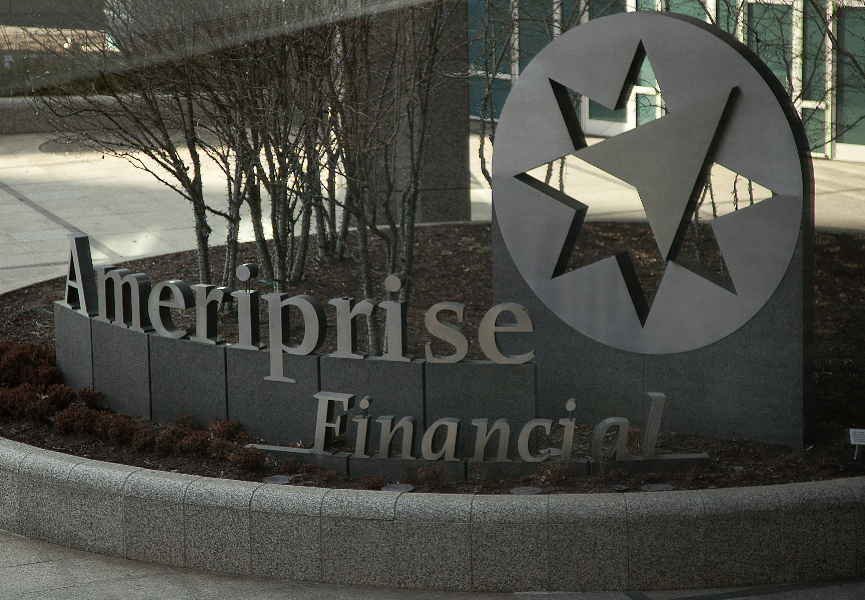 Ameriprise's RiverSource settles SEC case for $5M - Vimarsana News