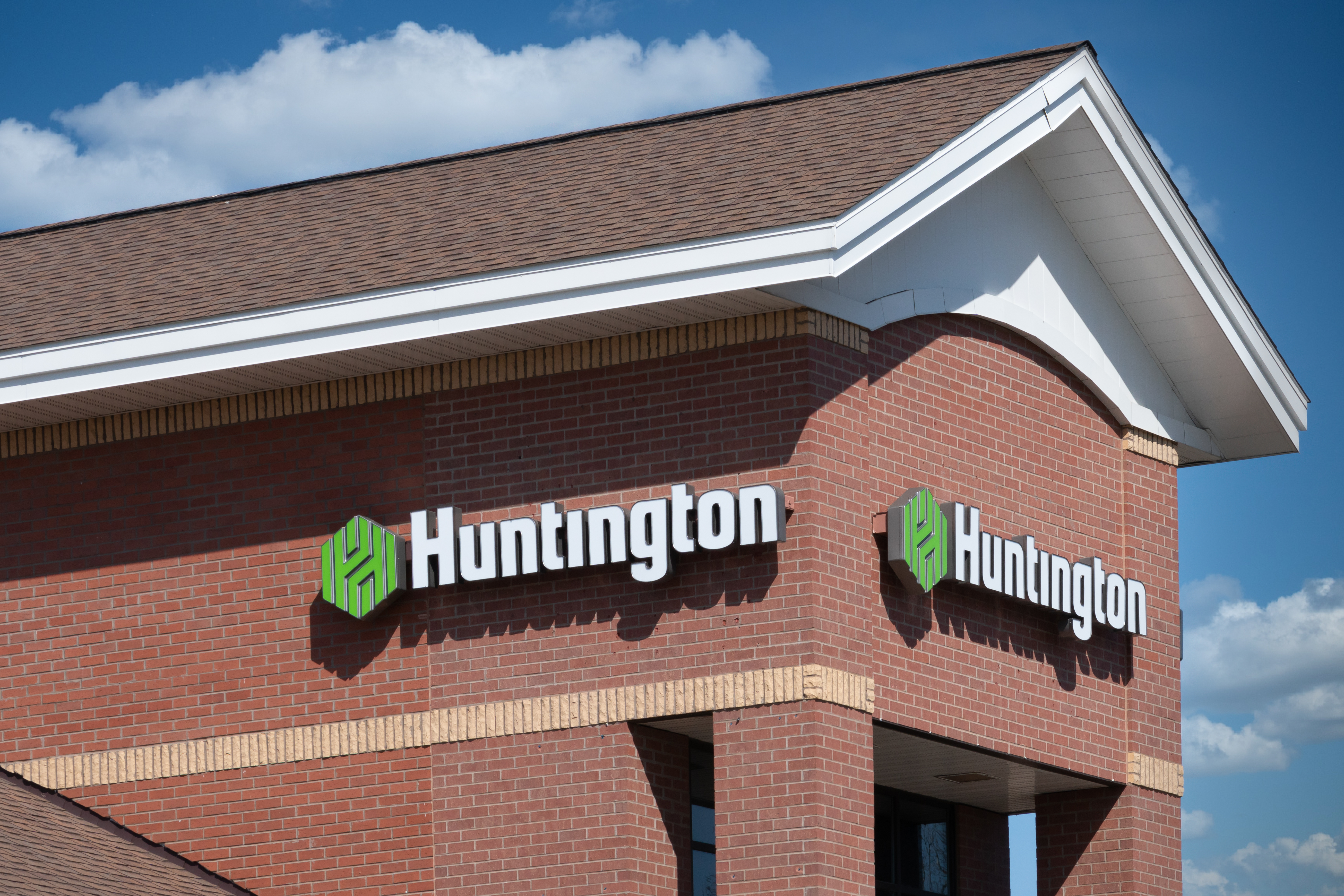 Huntington hires executives from Fifth Third, MUFG Union Bank - Vimarsana News