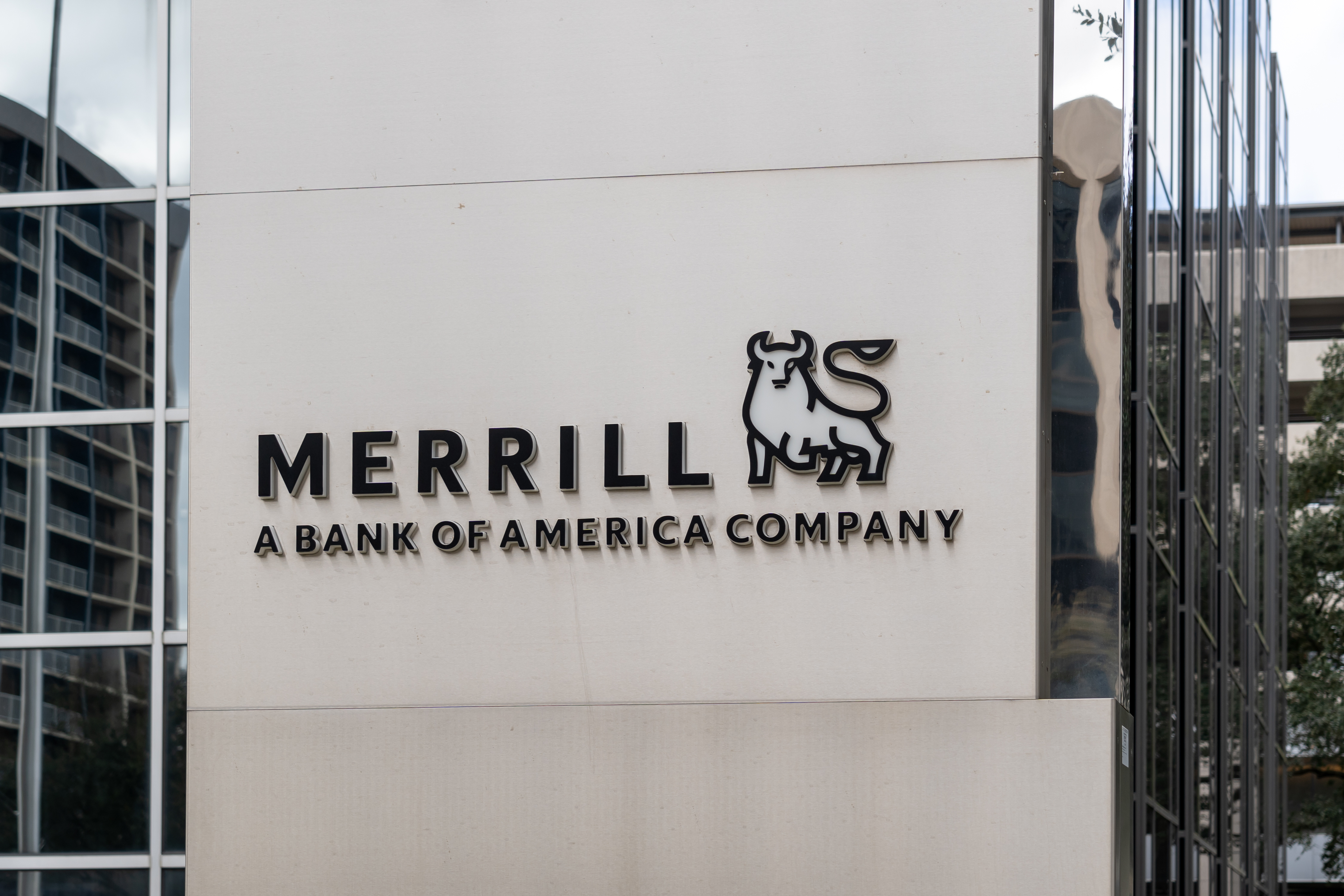 Merrill revenue falls, headcount flat as parent BofA's profits surge - Vimarsana News