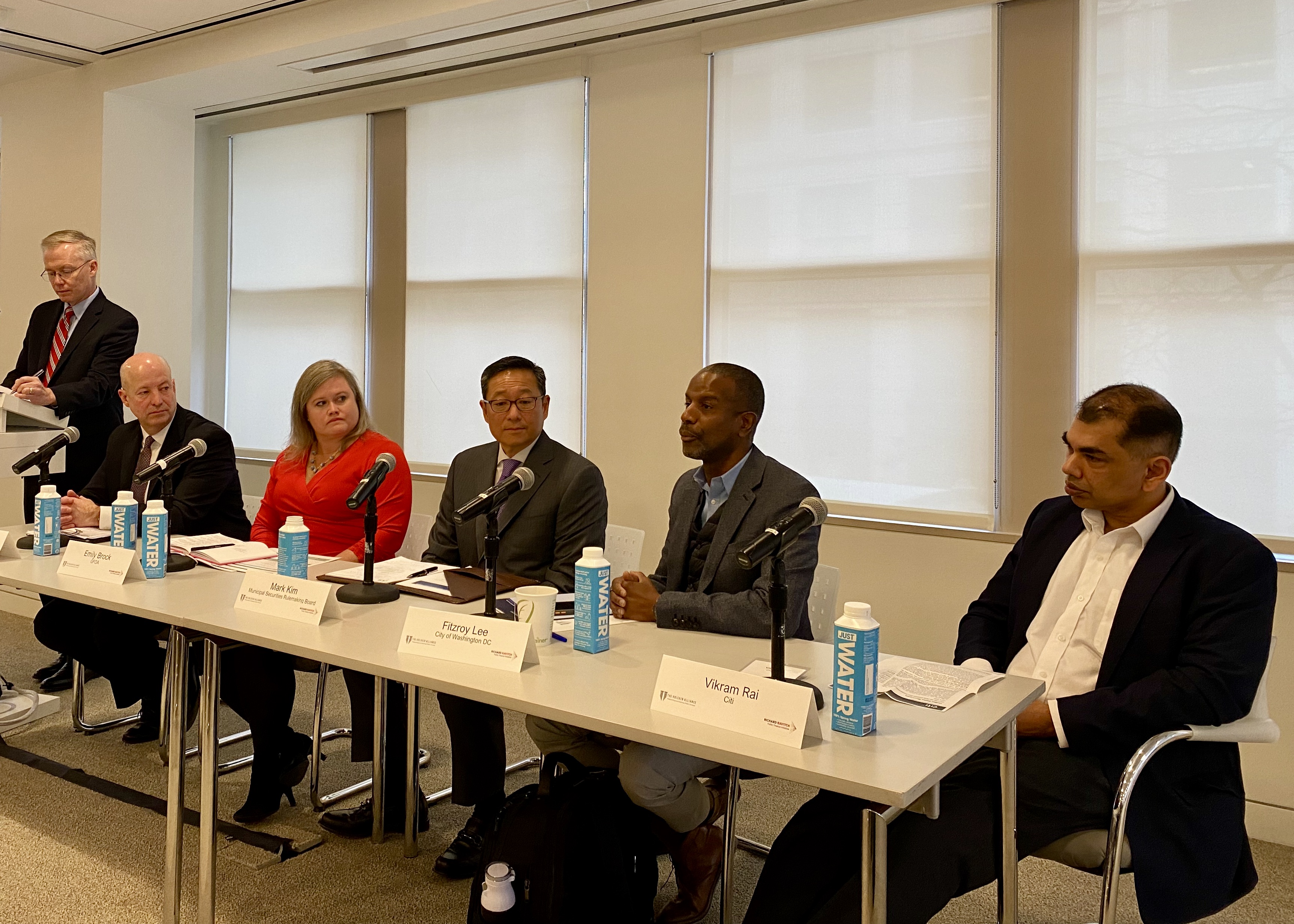 Muni leaders spar over disclosure, ESG - Vimarsana News