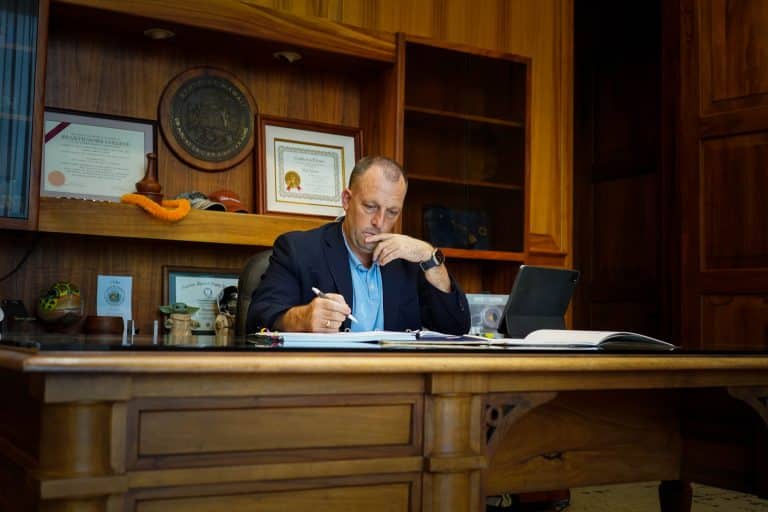 Hawaii governor proposes tourism tax, income tax cuts - Vimarsana News