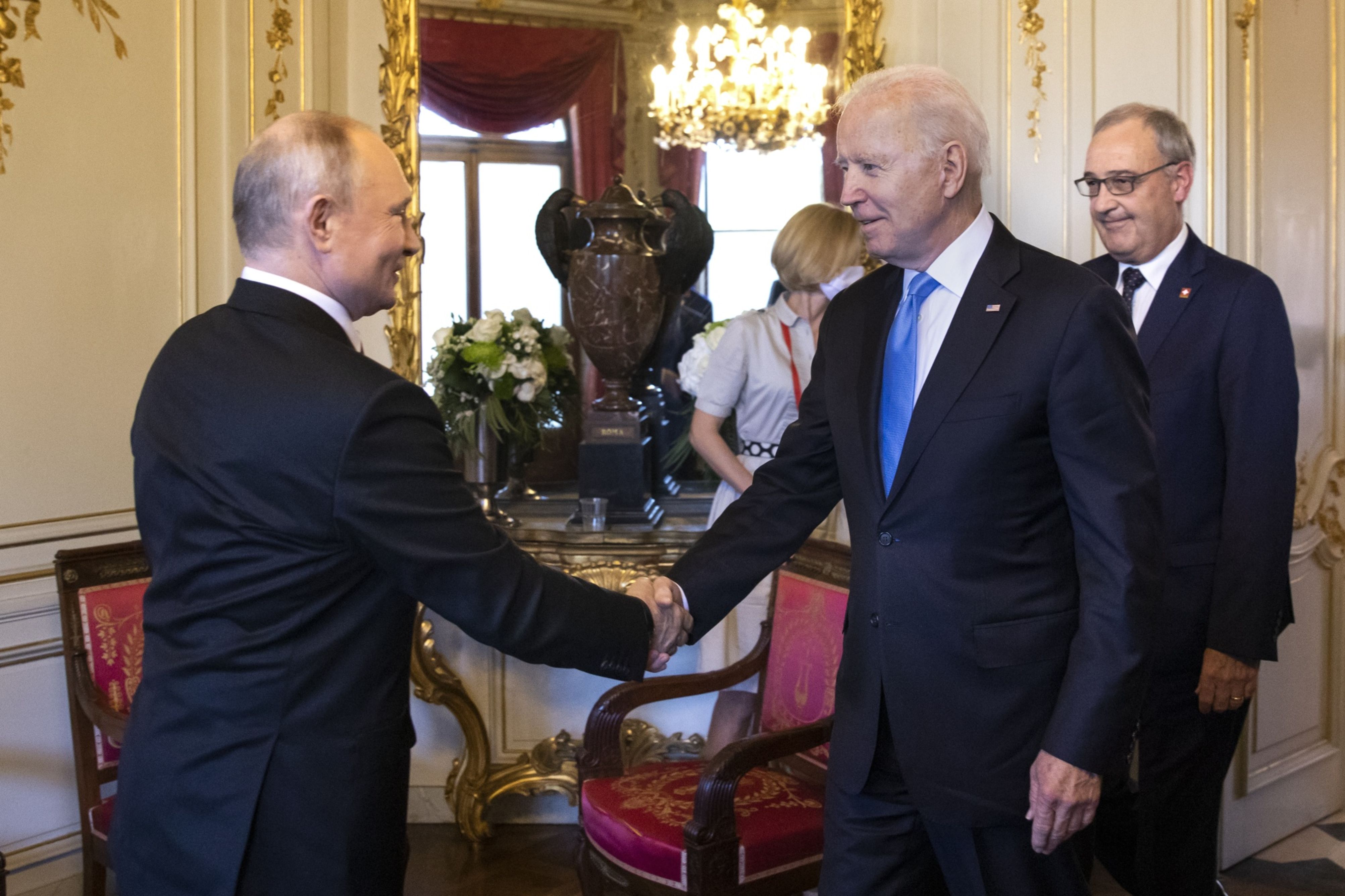 How U.S.-Russia tensions could hurt Visa, Mastercard - Vimarsana News