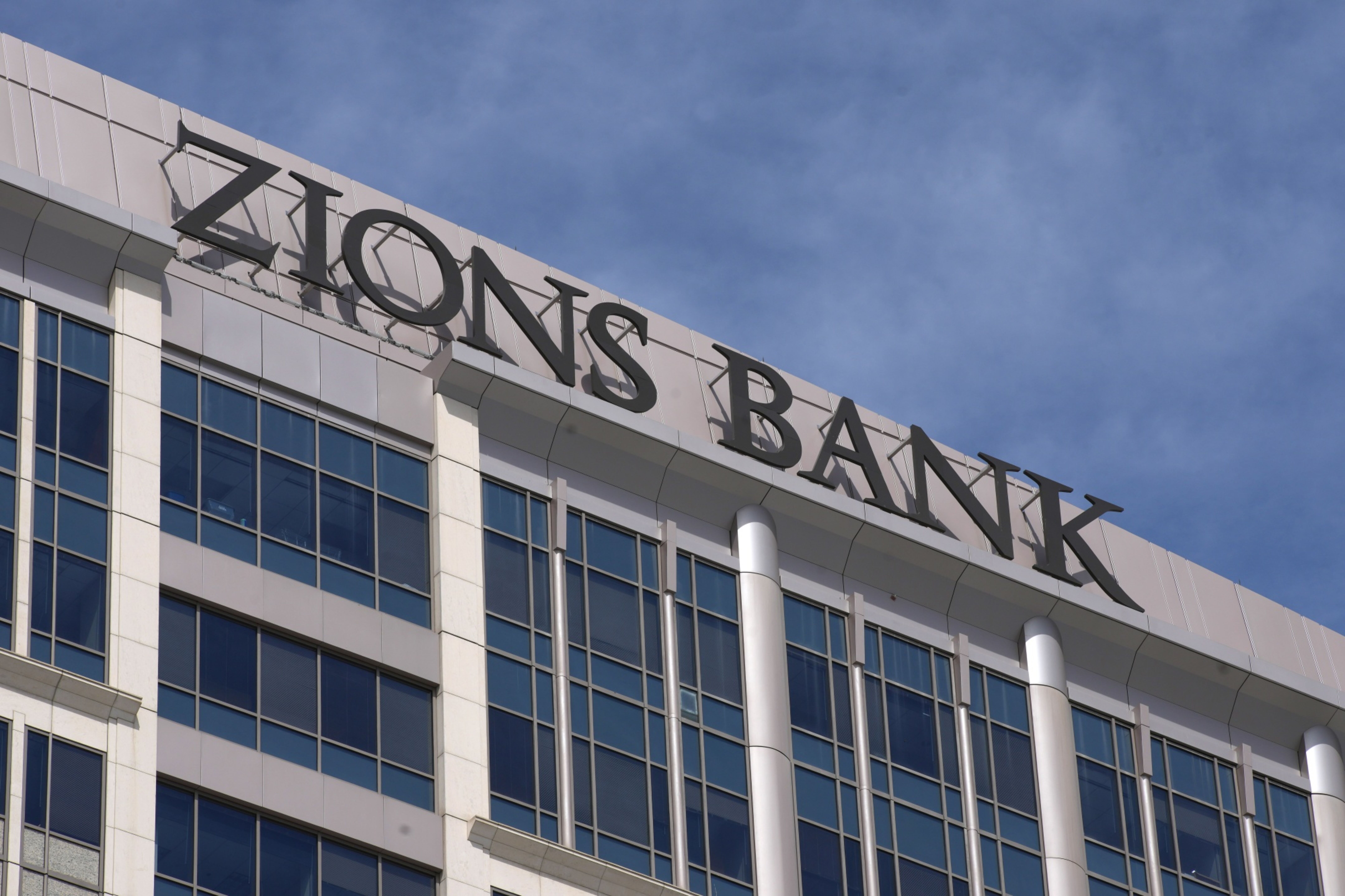 Zions predicts decline in net interest income as deposit costs rise - Vimarsana News