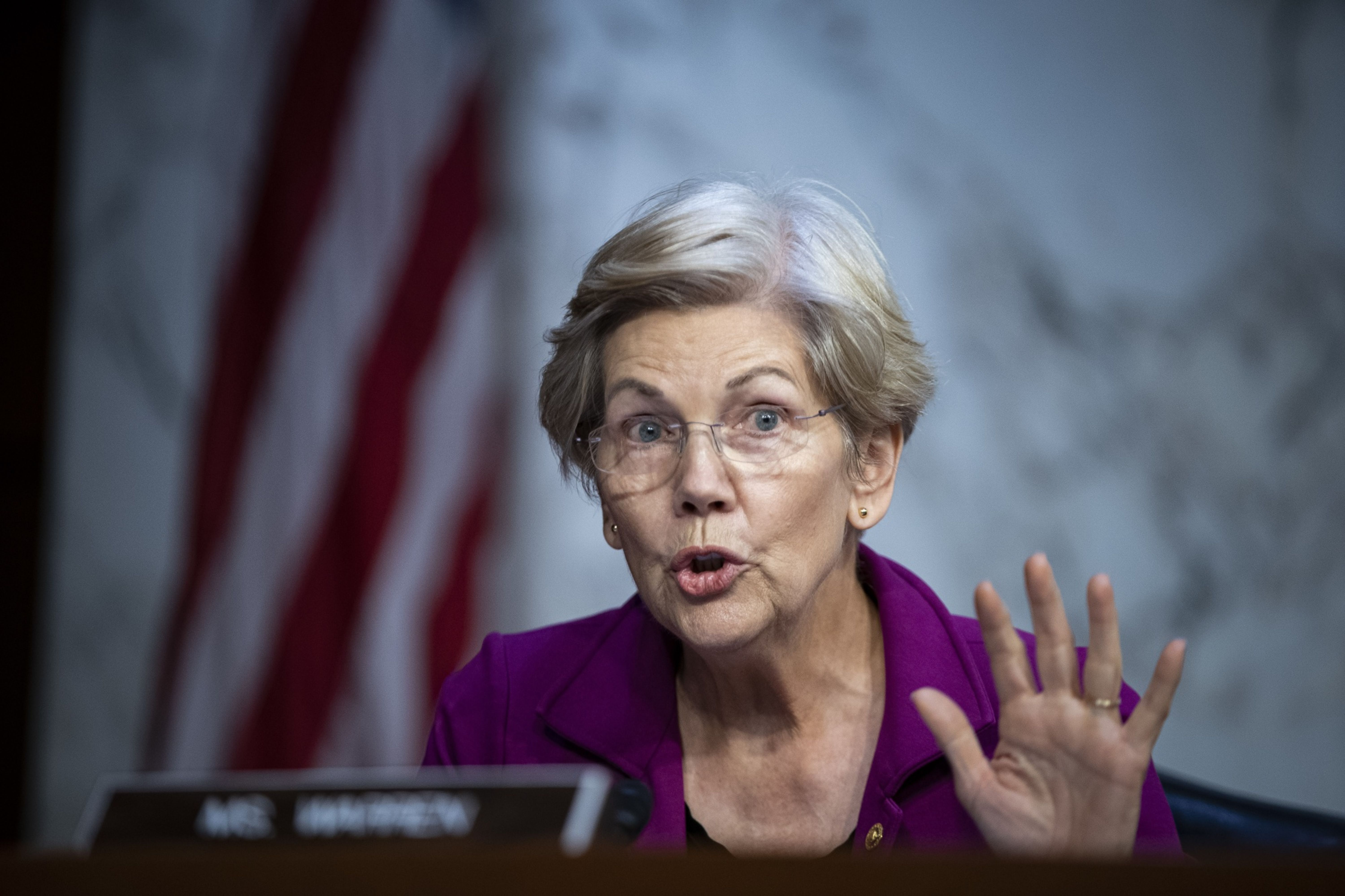 Warren presses Fed's Powell on bank-crypto links after FTX - Vimarsana News