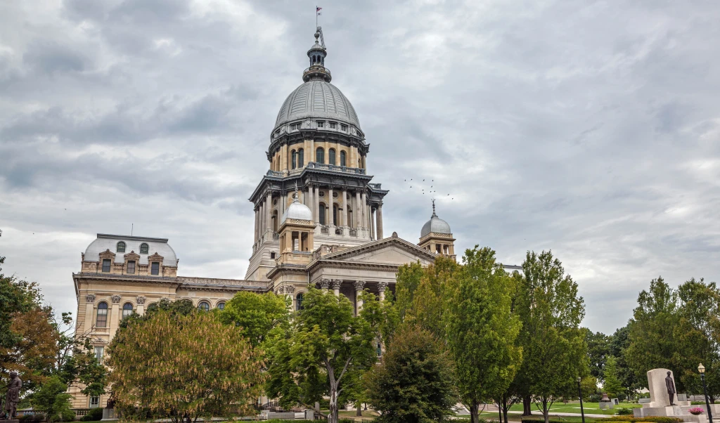 Buoyed by upgrades, Illinois to sell up to $2.5 billion of GO bonds - Vimarsana News
